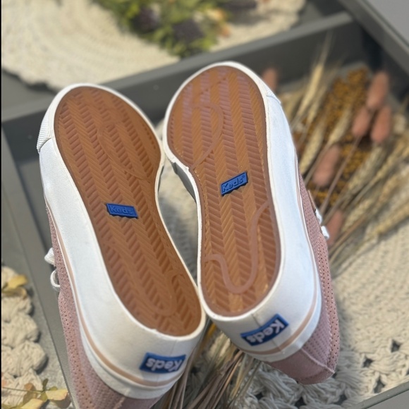 Keds pink canvas lace ups - Picture 3 of 3